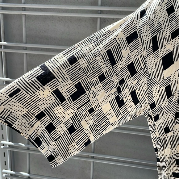 LulaRoe Jersey Geometric Printed Geometric Irma Tunic Top-0919-3 - Picture 3 of 12